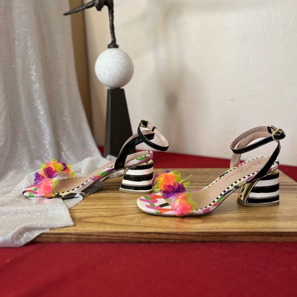 NEW Betsey Johnson Kove Multi Colored Opened toed heel size 8 - Picture 2 of 8